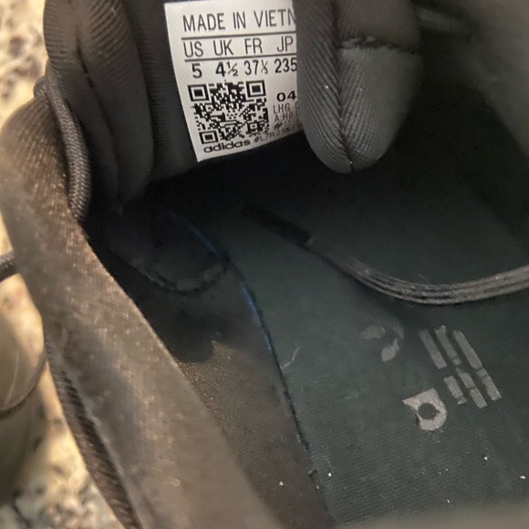 Adidas sneakers. Like new . Size 5 youth. - Picture 3 of 3